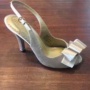 me too Shoes - Me Too Champagne Satin Pumps Size 6.5 me too Shoes - Me Too Champagne Satin Pumps Size 6.5